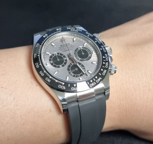 데이토나 크로노그래프 그레이 다이얼 인덱스바 세라믹베젤 러버밴드 40mm 116519.jpg