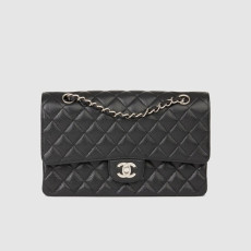 5위 CHANEL 샤넬 클래식 캐비어 플랩백 (금장/은장)