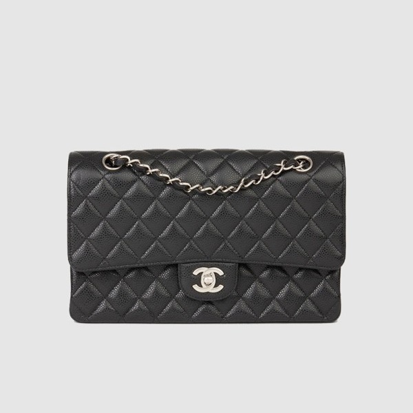 5위 CHANEL 샤넬 클래식 캐비어 플랩백 (금장/은장)