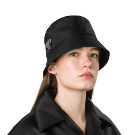 PRADA 프라다 플레이트 버킷햇