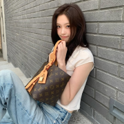 6위 [배우 신민아] LOUIS VUITTON 루이비통 ALL IN BB 백 M12925