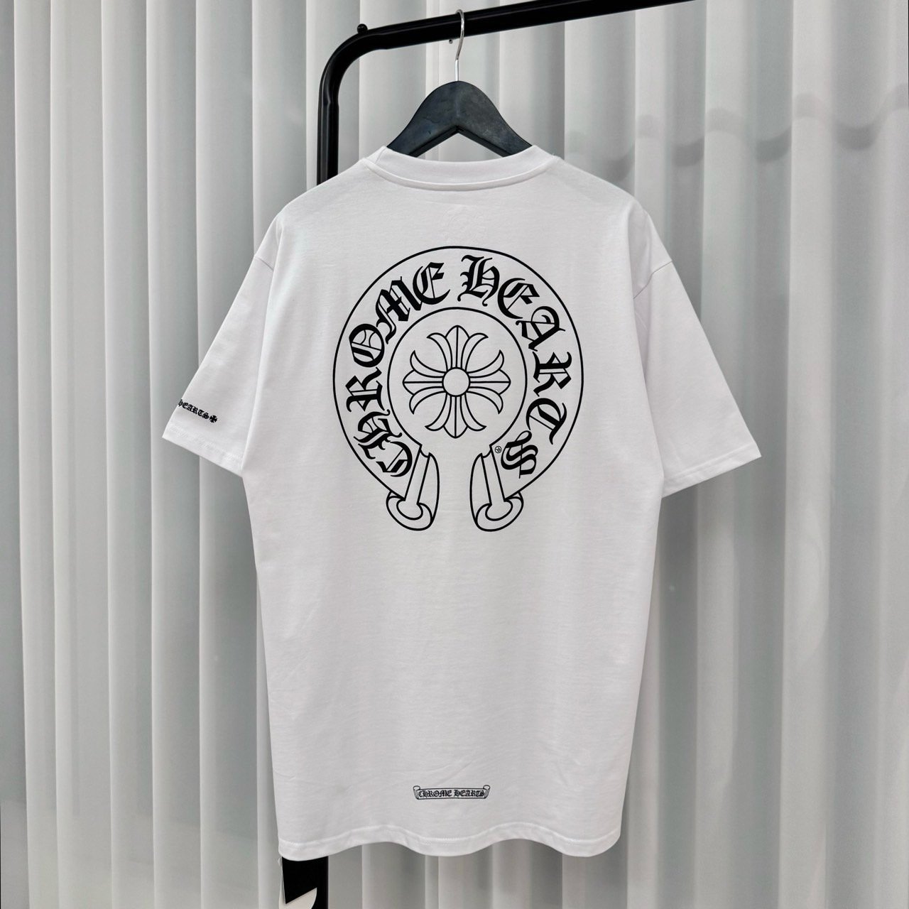 ●9월 판매 14위● CHROME HEARTS 크롬하츠 홀스슈 포켓 로고 반팔 티셔츠 2COLOR