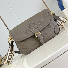 LOUIS VUITTON 루이비통 다이앤 앙프렝뜨 숄더백 M46386