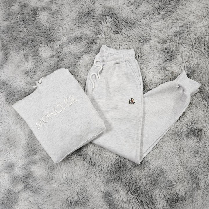 MONCLER 몽클레어 엠보 자수 기모 후드&조거 팬츠 세트 2COLOR