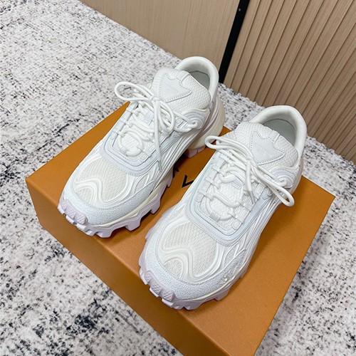 LOUIS VUITTON 루이비통 남여공용 스니커즈 L94364 2COLOR