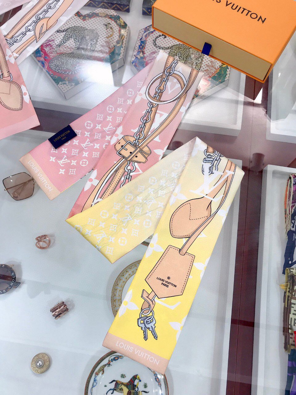 LOUIS VUITTON 루이비통 컨피던셜 트윌리 스카프