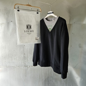 LOEWE 로에베 브이넥 트롱프뢰유 스웨이트 셔츠 2COLOR